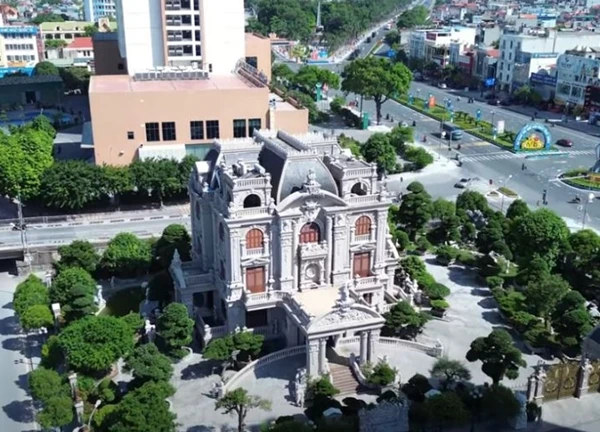Lâu đài có 1 - 0 - 2 trên đất vàng ở Hà Nam: 4 phía đều là "view triệu đô" nhưng vẫn có một điểm gây "lăn tăn"