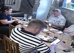 Tố gia đình triệu phú quỵt tiền bữa tối, nhà hàng trả giá đắt