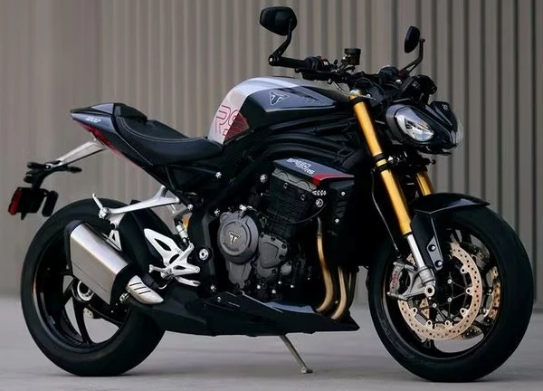 Top 10 naked bike cho cảm giác lái thoải mái nhất năm 2025: Xướng tên Honda CB750 Hornet