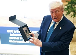 UAE tặng ông Trump một giọt dầu mỏ
