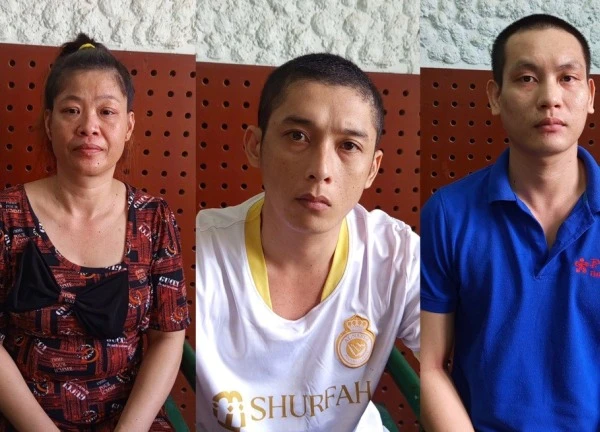 6 người đàn ông cùng 1 phụ nữ mua bán ma túy trong quán cà phê