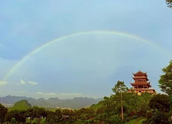 Cầu vồng xuất hiện tại chùa Tam Chúc, du khách chiêm bái xá lợi Phật thích thú
