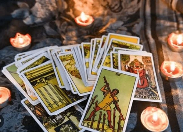Chọn 1 lá bài Tarot để biết: Biến động công việc & tiền bạc trong 3 tháng tới ra sao?