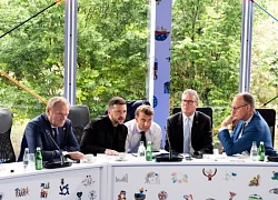 Điện đàm Trump-Putin: Ukraine như "ngồi trên đống lửa"
