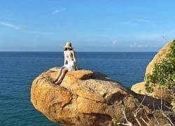 Dừng chân cắm trại trên hòn Cù Lao Câu đầy nắng và gió