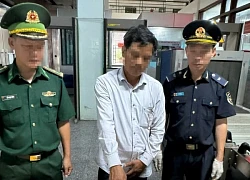 Giấu 9 thỏi vàng quanh bụng, người đàn ông không ngờ bị lộ tẩy ở cửa khẩu