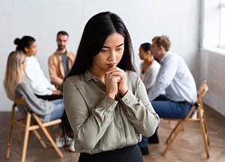Họp lớp sau 10 năm ra trường, gặp lại mối tình đầu tôi sốc nặng