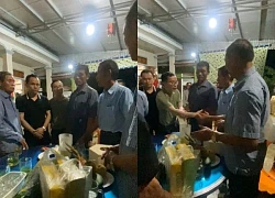 Lễ ăn hỏi đẫm nước mắt trước đám tang của cặp đôi đuối nước ở Cửa Lò
