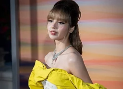 Lisa (BlackPink) đọ sắc cùng Lưu Diệc Phi tại sự kiện