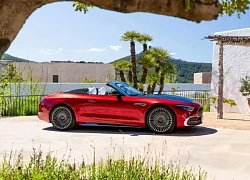 Maybach SL680 Monogram gây ấn tượng với thiết kế phủ kín logo 'sặc mùi tiền'