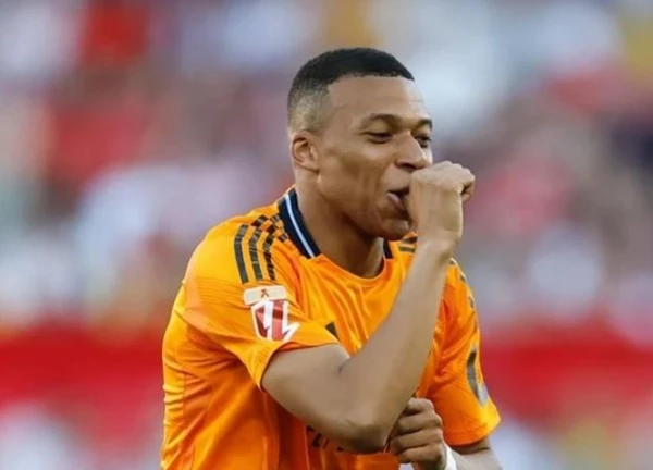Mbappe cách Chiếc giày vàng châu Âu 1 bàn, Salah vẫn đua gắt