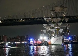 Mỹ điều tra vụ tàu buồm Mexico đâm vào cầu Brooklyn