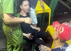 Nam shipper bị nhóm thanh niên hành hung giữa đường ở Hà Nội