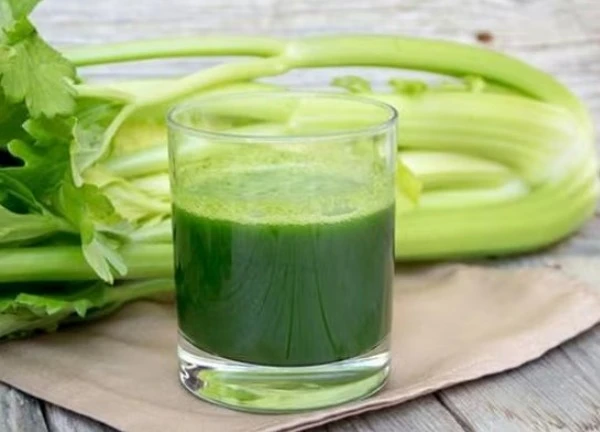 Nước ép cần tây có tác dụng phụ không?