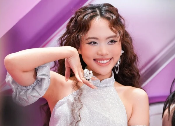Phương Mỹ Chi khoe nốt cao tại Trung Quốc trước dàn "quái thú" quốc tế, Quán quân Giọng Hát Việt lại bị chỉ trích