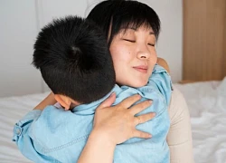 Sau hôm bị bắt nạt ở trường và được tôi "giải cứu", con riêng của chồng bỗng thay đổi 180 độ