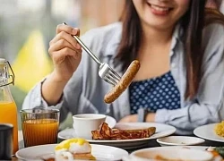 Thói quen buổi sáng 'đầu độc' gan không kém bia rượu