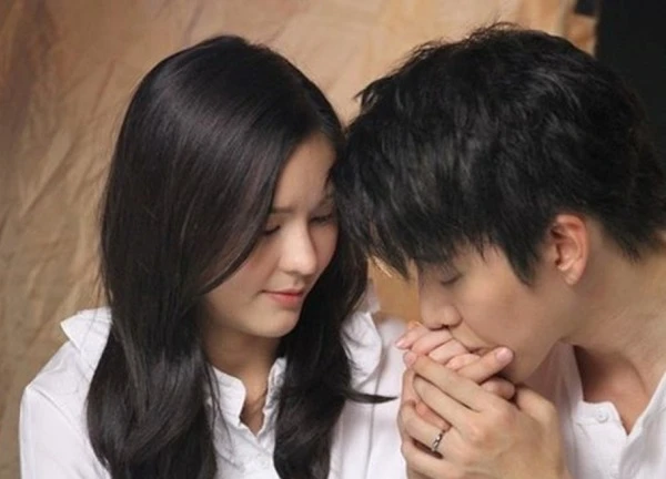 Vợ quỳ xuống đưa tiền cho chị giúp việc, bi kịch gia đình tôi ập đến