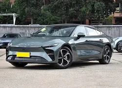 Xe sedan 'trên cơ' Toyota Camry, công suất 473 mã lực, trang bị tối tân, giá chưa tới 700 triệu đồng