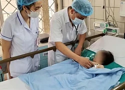 Bé gái 19 tháng tuổi ngã vào xô đựng nước thải điều hòa