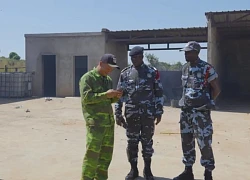 Cảnh sát Angola bất ngờ kiểm tra trang trại của Quang Linh Vlogs