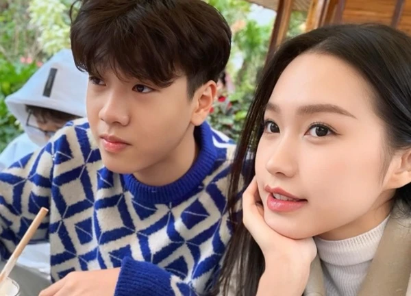 Em vợ cực phẩm gây sốt với thái độ dành cho Văn Hậu, nhìn là biết Doãn Hải My dạy dỗ nghiêm thế nào!