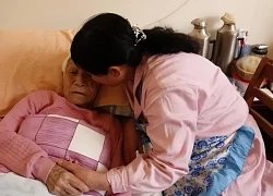 Mẹ chồng luôn so sánh tôi với con dâu cũ, cho tới lần ở bệnh viện, tôi thì thầm vài câu khiến hôm sau bà thốt lên lời xin lỗi