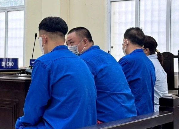 Phạt tù 4 bị cáo mua bán, tàng trữ chất độc xyanua