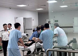 Thấy người phụ nữ nằm gục giữa đường, nam tài xế có hành động gây sốt