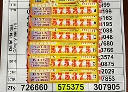Thương người bán vé số bị ế nên mua ủng hộ, trúng luôn 4 tỷ đồng