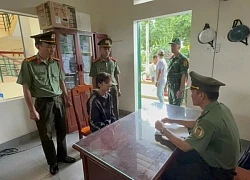 Tiếp nhận công dân do Campuchia trao trả, phát hiện nghi phạm giết người bị truy nã