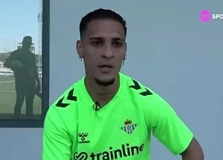 Antony bật khóc tiết lộ chuỗi ngày đen tối ở MU, ám chỉ sẽ không trở lại Old Trafford