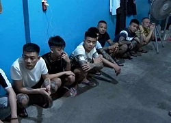 Bắt 14 đối tượng giữ trái phép 28 nữ nhân viên quán karaoke