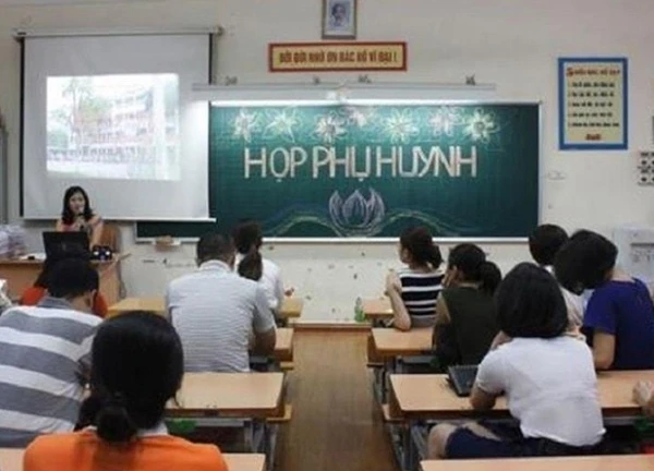 Họp phụ huynh về tôi không biết phải đối mặt với con mình thế nào, điểm nó kém nhưng người "sợ hãi" lại là tôi