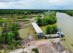 Chuyện lạ ở Cà Mau: Cầu 'chỉ để nhìn' vì mố cầu cao hơn mặt đường 2m