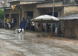 Bánh xe từ ô tô tải đang chạy văng ra khiến một người tử vong
