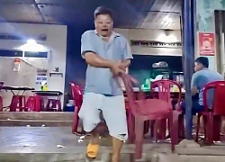 Phàn nàn 2 đĩa cơm gà 280.000 đồng, tài xế bị chủ quán đánh gãy ngón tay