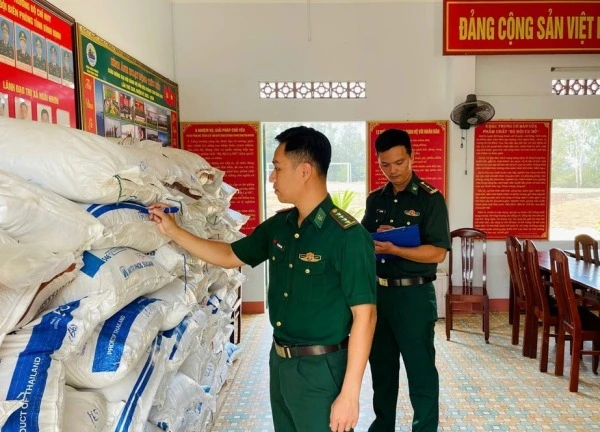 Tạm giữ gần 4 tấn đường không rõ nguồn gốc