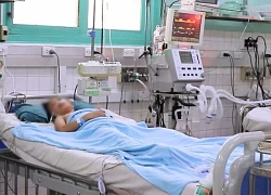 Bé gái 8 tuổi bị đa chấn thương nặng vì cửa cuốn