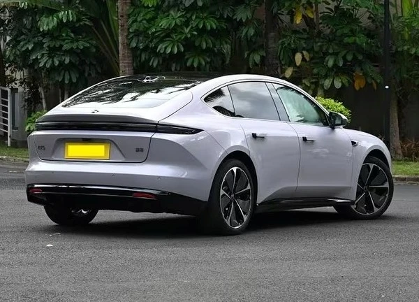Xe sedan công suất 489 mã lực, trang bị vượt mặt Toyota Camry, giá gần 1,1 tỷ đồng
