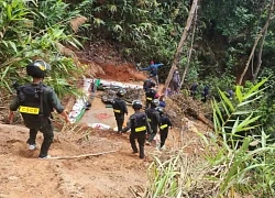 Hàng chục cảnh sát đột kích bãi vàng giữa rừng