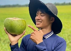 Bật khóc khi nhắc về nghề xe ôm, Lê Tuấn Khang 'đám giỗ bên cồn' gây tranh cãi