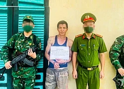 Bắt quả tang đối tượng mua bán trái phép ma túy, sử dụng tài liệu giả