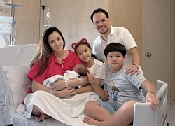 Diễn viên Trang Nhung sinh con thứ 3, rạng rỡ bên chồng đạo diễn