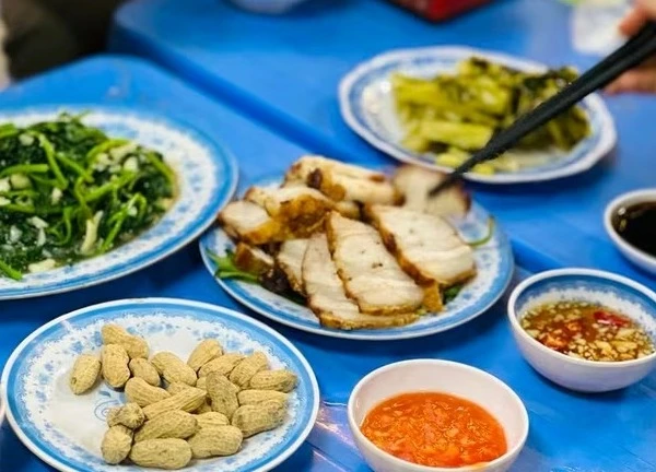 Hai thói quen khi ăn tối làm tăng nguy cơ ung thư dạ dày
