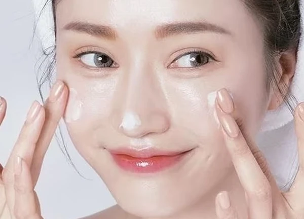 Khắc phục 4 tình trạng da thường gặp trong ngày hè