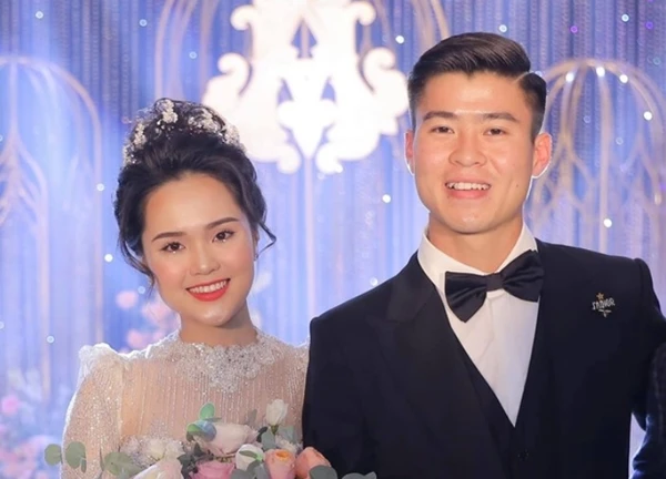Lan truyền status vợ Duy Mạnh phản pháo mạnh mẽ khi bị chê tiểu thư nhà giàu mà mặc xấu, sự thật là gì?