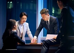 Quản lý thắng kiện sau khi bị sa thải vì hôn cấp dưới trong văn phòng