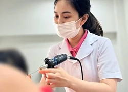 Sợi dây buộc tóc suýt làm bé gái 6 tuổi thủng màng nhĩ