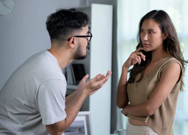 Tiền bạc và con cái đủ đầy, chồng tôi vẫn định "thân mật" với cô gái khác